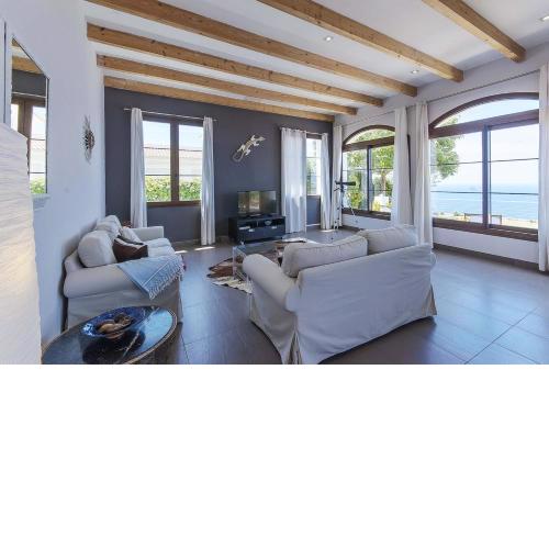 Villa con vista al mar y piscina privada cerca de Cala Blava