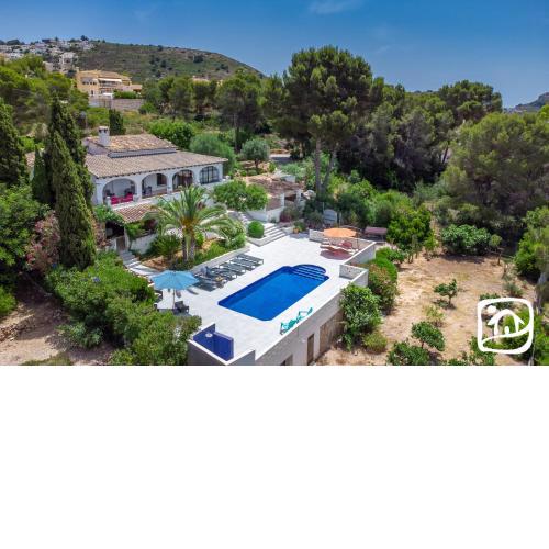 Villa Corasol by Abahana Villas