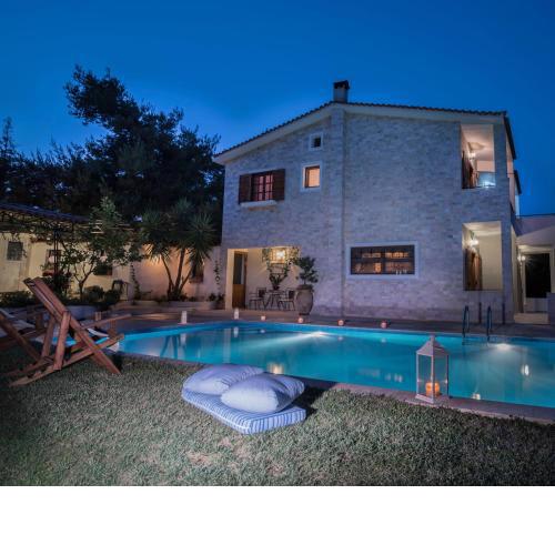 Villa Corina near the Airport