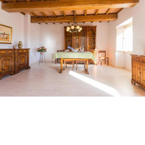 Villa Costanzi: Comfy Apartment Below The Cucco