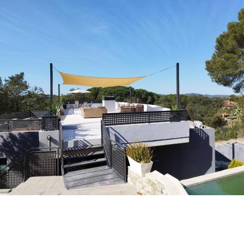 Villa de lujo con piscina increíble y gran jardín Luxury home with incredible pool and big garden