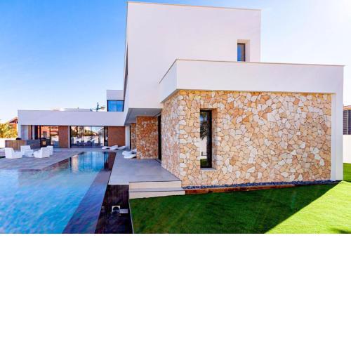 Villa de lujo con piscina y acceso directo al Mar VillaGawy2