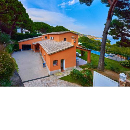 Villa de lujo con piscina y vistas a la playa