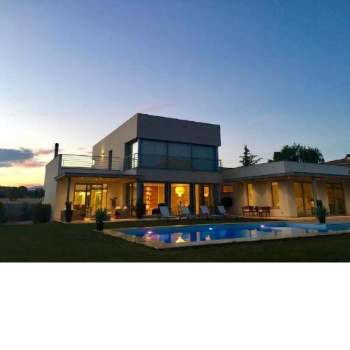 Villa de Lujo en Campo de Golf Peralada