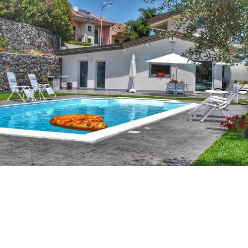 Villa Dedalisa by holidayngo