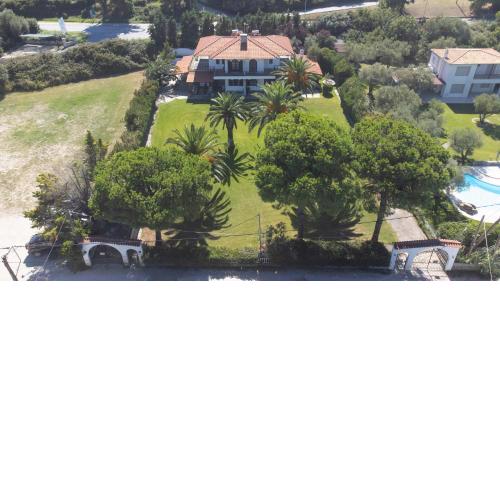 Villa Delta - 5 Bdrms, 2 min walk to Mamalouka, Blue Carpet