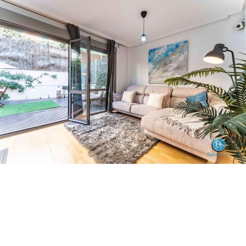 Villa Deluxe Madrid Center with FREE Parking