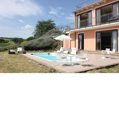 Villa Diana, Marche - intera struttura con piscina