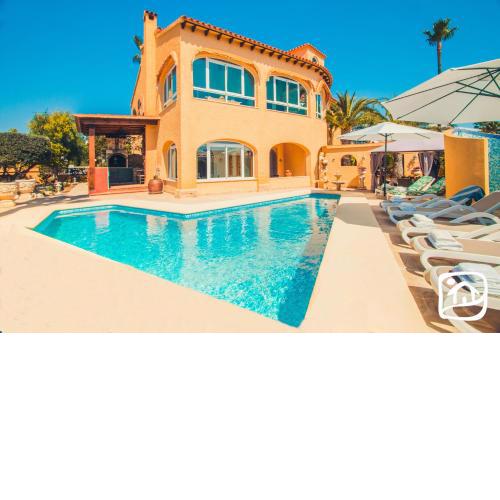 Villa El Olivo Verde by Abahana Villas