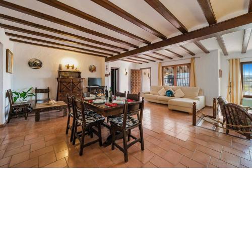Villa Elche by Villa Plus