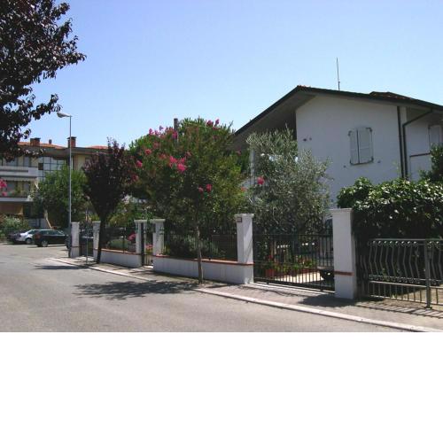 Villa Elegante Con Terrazzo E Giardino