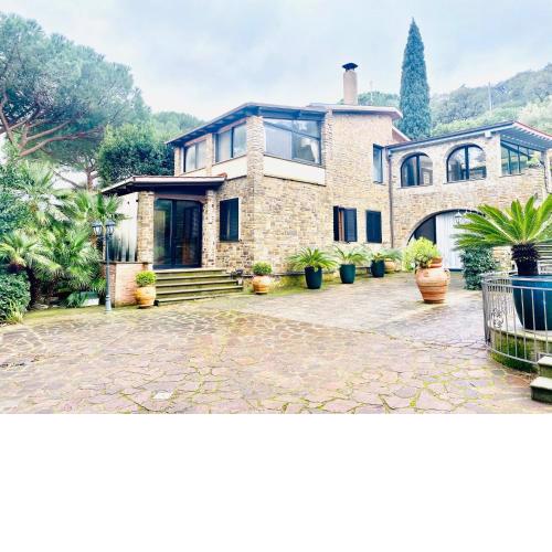 Villa Eleonora with tennis court