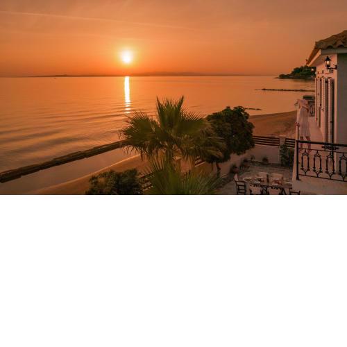 Villa Elizabeth - Seafront Classic Villa!