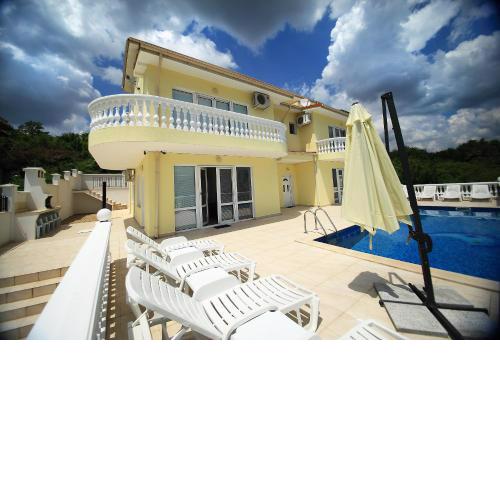 Villa Emloti Art-Decor & Fashion Boutique