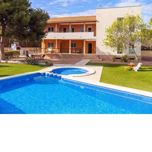 Villa en Alicante capital con piscina y barbacoa