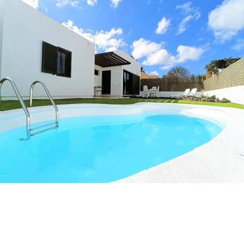 Villa en Capellanía con piscina privada