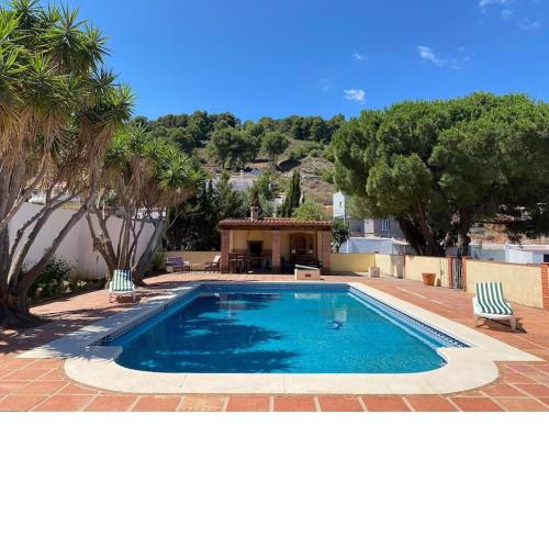 Villa Exclusiva PISCINA,gran Jardín & Parque Infantil