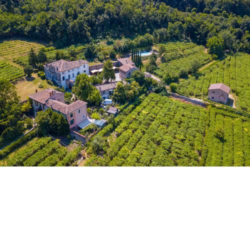 Villa Faccioli Deodara With Shared Pool