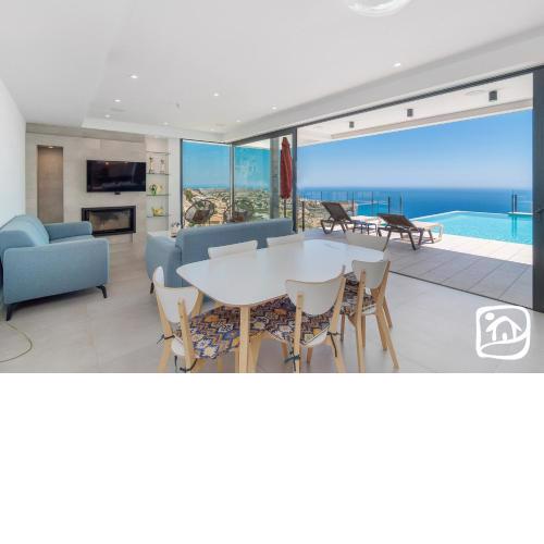 Villa Falqui by Abahana Villas
