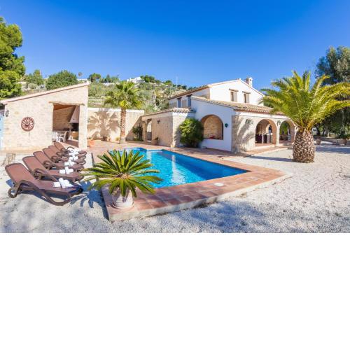 Villa Fantaxat by Abahana Villas