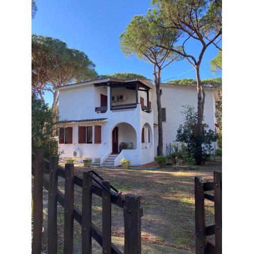 Villa Fara - Ampio giardino a pochi passi dal mare