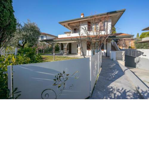 Villa Fiorita Apartments - Happy Rentals