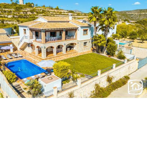 Villa Fortezza by Abahana Villas