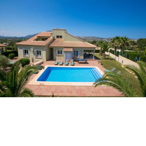Villa Fresno by Villa Plus