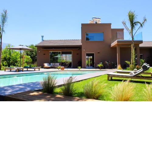 Villa Fuerte Chania, Heated Pool, Children Playroom, Infinite Yard, 18 Guests