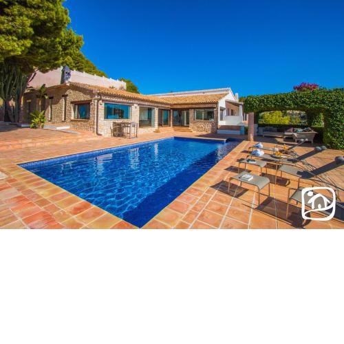 Villa Gaviota Blanca by Abahana Villas