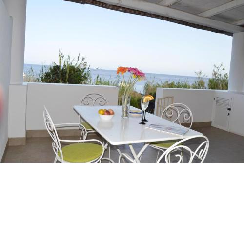 Villa Ginestra sulla spiaggia di Stromboli
