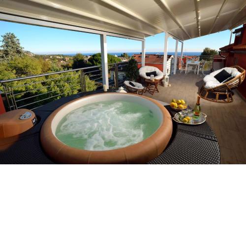 Villa Giovanna con terrazza panoramica, Jacuzzi e sauna