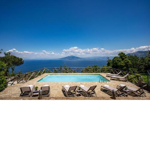 Villa Giulia amazing villa with pool, patio, bbq and sea views