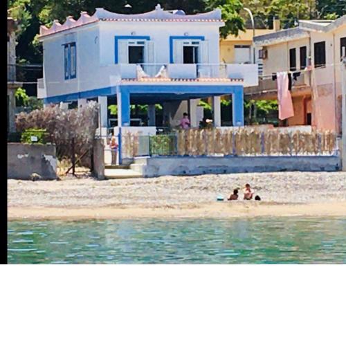 Villa GLORIA intero alloggio sulla spiaggia 8 posti letto 15 minuti da Palermo e 30 da Cefalu