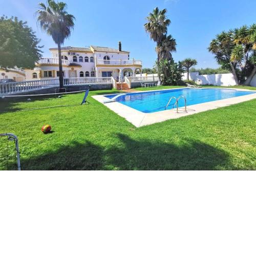 Villa grande piscine 5 min de la mer