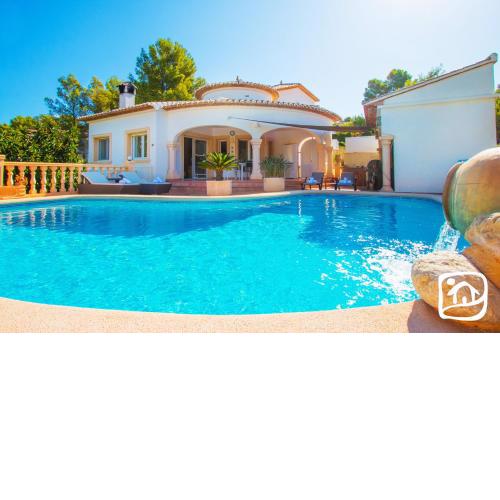 Villa Green Grass by Abahana Villas