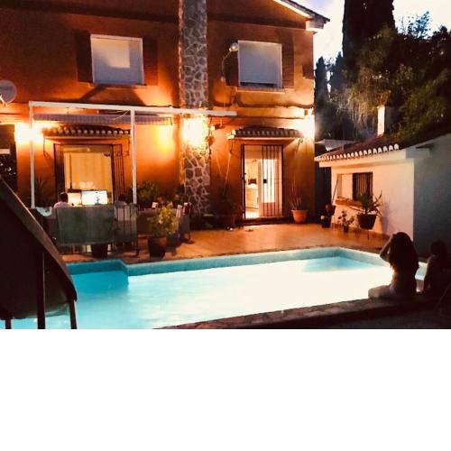 VILLA HUETOR , Magnifico chalet en Granada con parcela privada