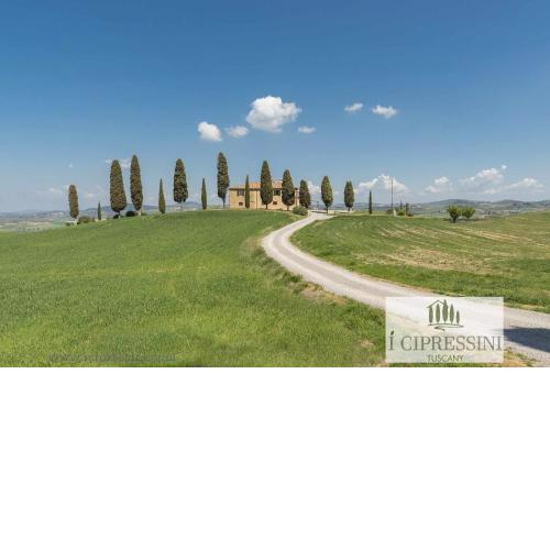 Villa I Cipressini privata lusso piscina riscaldata spa palestra Toscana