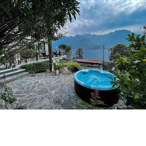 Villa il Pescarino jacuzzi with lake view