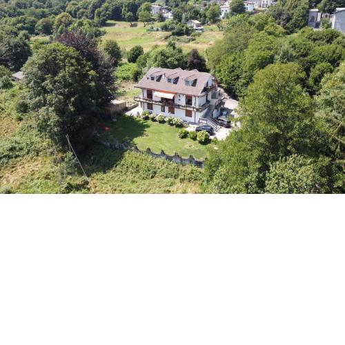 Villa immersa nel verde a Lanzo d'Intelvi