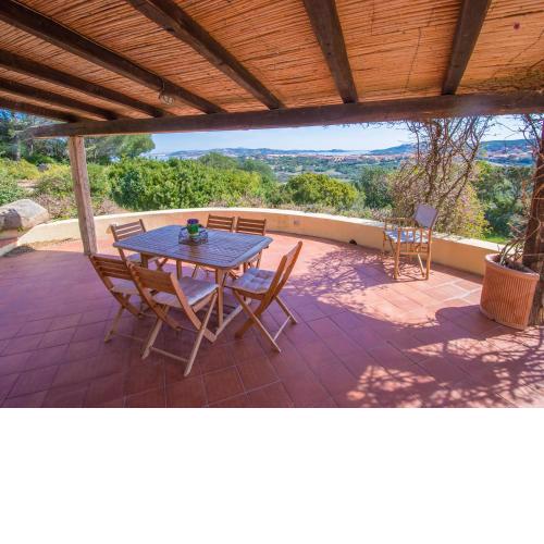 Villa immersa nel verde con meravigliosa vista mare