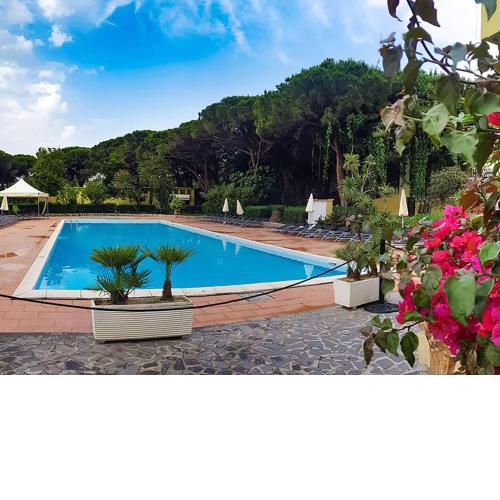 Villa immersed in the pine forest in Sardinia with swimming pool and a few steps from the sea