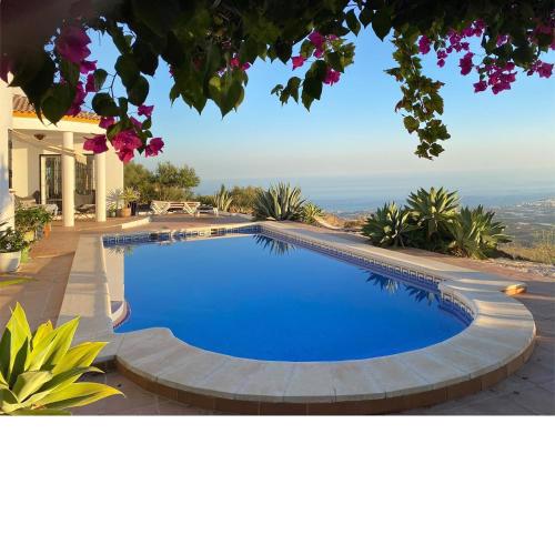 Villa in Arenas with Private Pool and Breathtaking Views