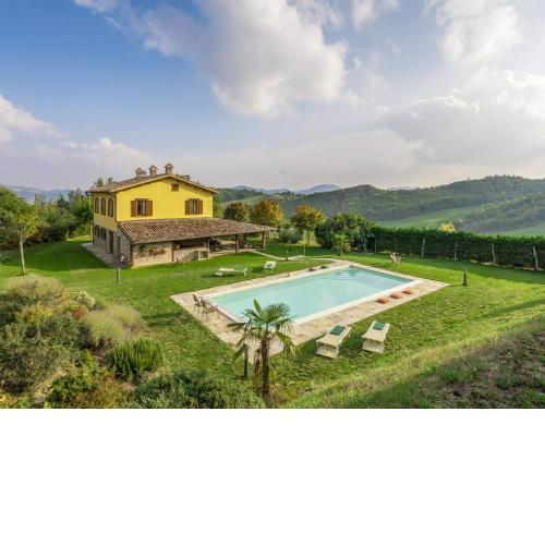 Villa in Piandimeleto with hot tub mid-May - end Sept