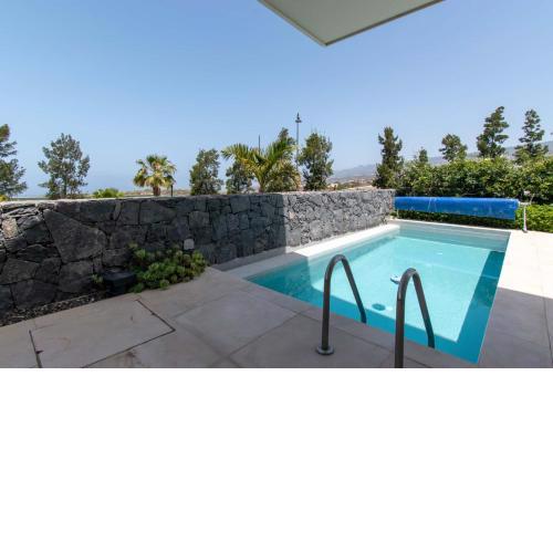 Villa Josefa with private heated pool and lake views