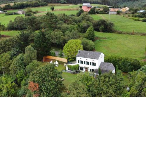 VILLA junto a la Ría del Eo, en CASTROPOL Asturias