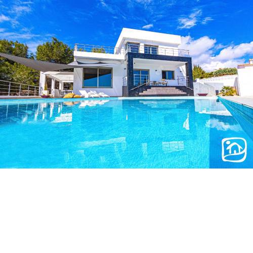 Villa Jupiter by Abahana Villas