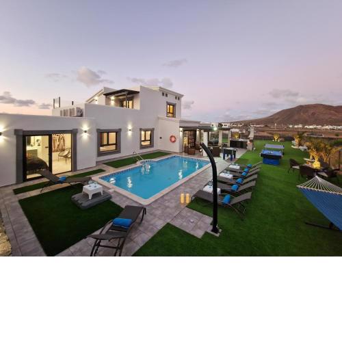 VILLA KARLA