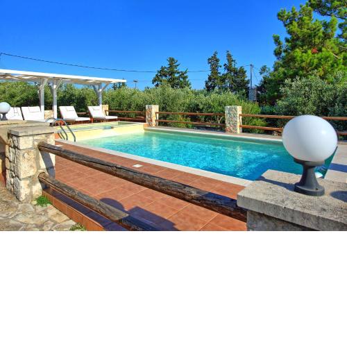 Villa Kastro by MediterraneanVillas