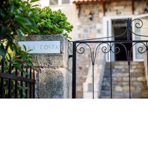 Villa Kosta Hotel & Apartments